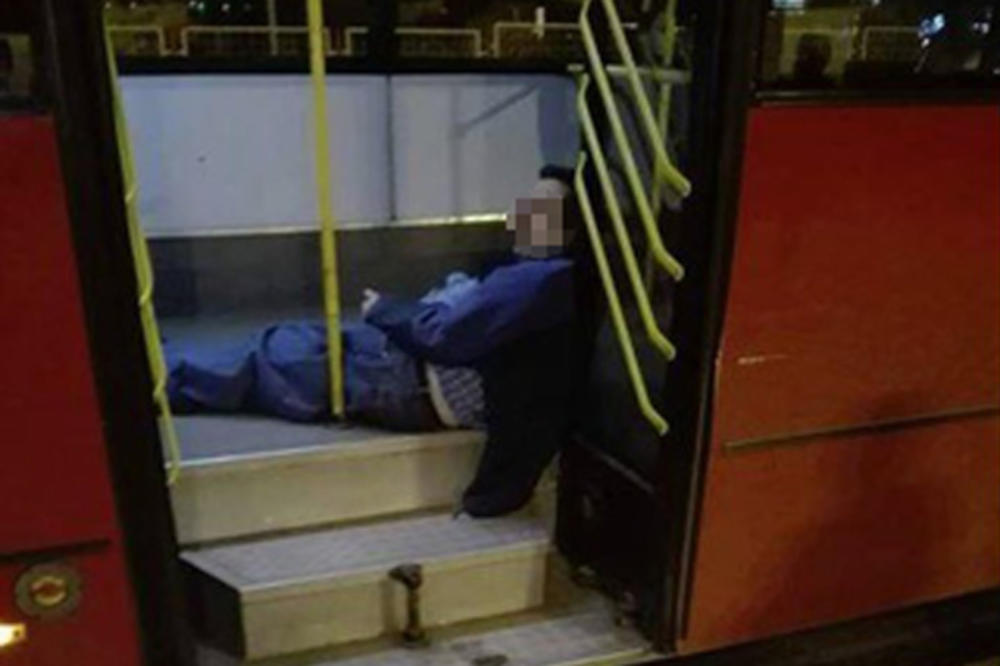 FOTKA NA FEJSBUKU KOJA JE ZBUNILA BEOGRAĐANE: Napao ženu u autobusu 94 i završio ovako?!