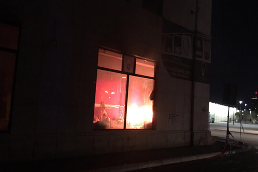 (KURIR TV) POŽAR U SAVAMALI - GORELO KOD BRISTOLA: Nakon eksplozija, istrčalo je par ljudi iz objekta