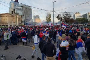 (VIDEO) GRMEO CEO BEČ: Pogledajte marš desetak hiljada navijača Srbije do stadiona Ernst Hapel