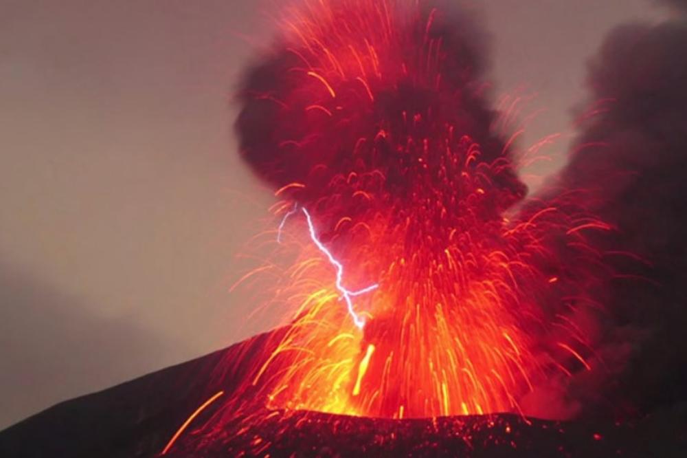 (VIDEO) PANIKA U SAD: Budi se supervulkan koji bi mogao da zbriše čitavu zemlju!