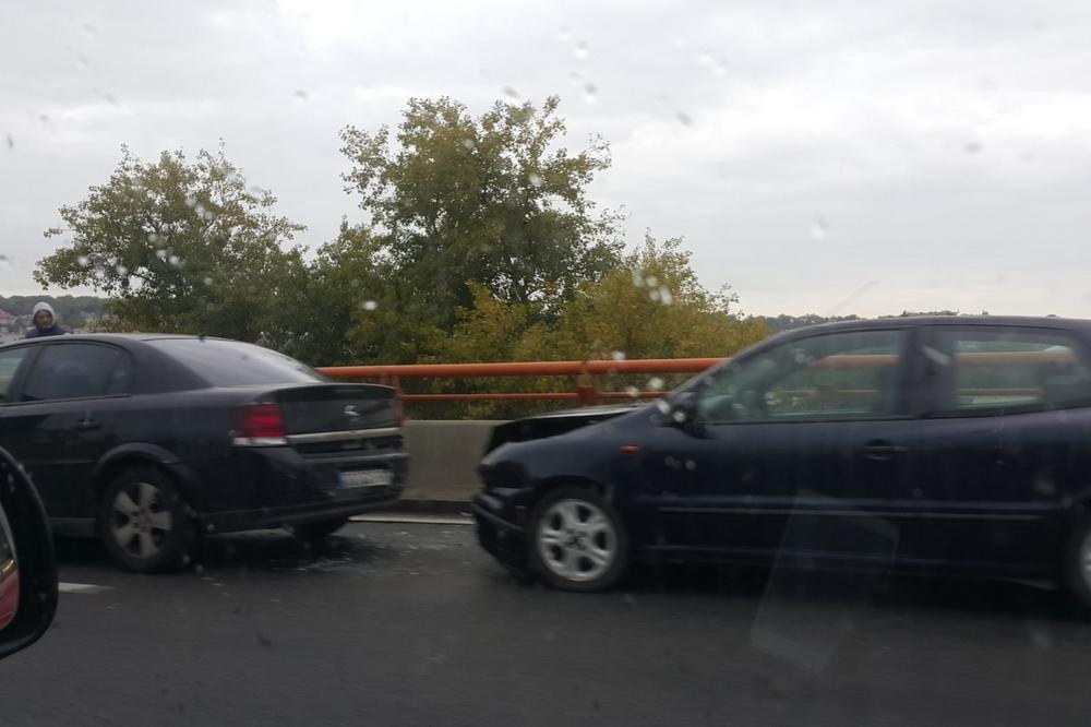 (FOTO) SAOBRAĆAJNI HAOS U NOVOM BEOGRADU: Udes na Gazeli i stravičan sudar na uglu Bulevara Zorana Đinđića i Španskih boraca