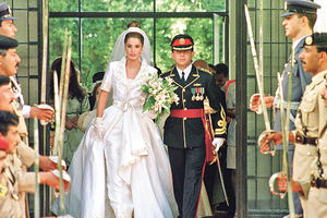 IZABERITE HALJINU ZA SVOJ NAJLEPŠI DAN: Princezina venčanica kao iz bajke