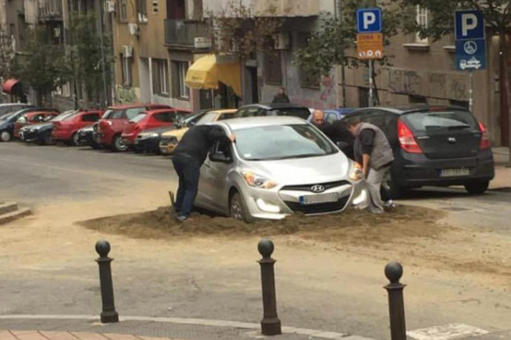 (FOTO) NA KRAJU GA IZVADIŠE NA SAJLU: Ova fotka kruži Tviterom, Beograđani u neverici?!