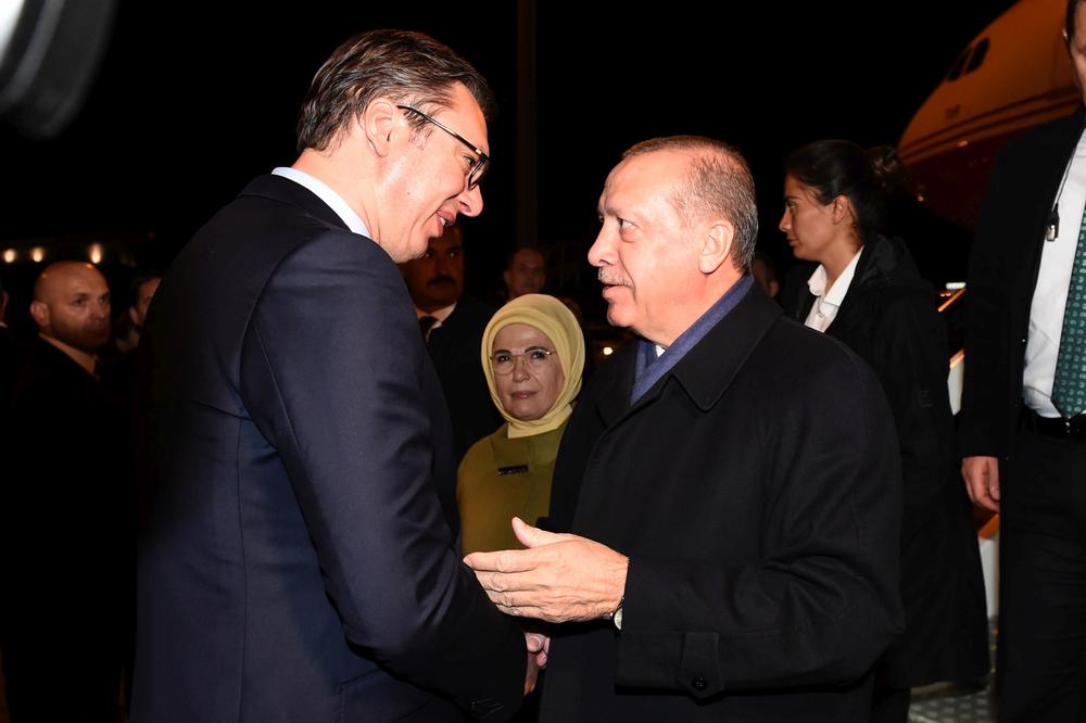 TURSKI MEDIJI ODUŠEVLJENI SRPSKIM GOSTOPRIMSTVOM: Erdogan u Beogradu dočekan kao kralj!
