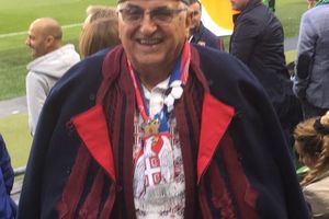 (KURIR TV) OTKRIVAMO: Evo ko je fudbalerima poklonio slavljenički šampanjac kojim je Stojković prskao saigrače!