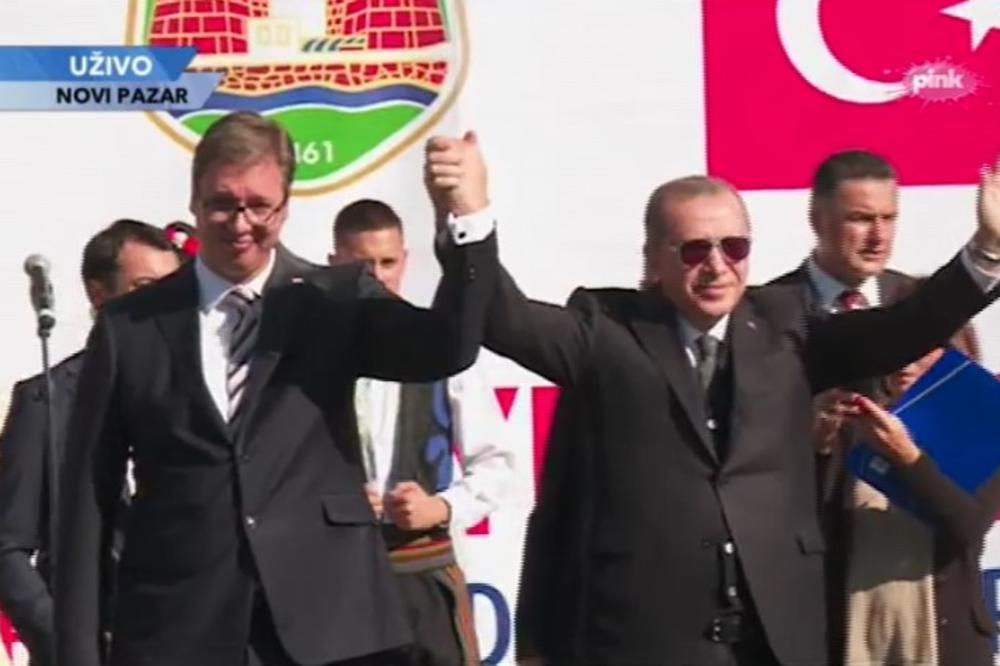 PREDSEDNICI DOČEKANI OVACIJAMA U NOVOM PAZARU Vučić: Radiću u interesu građana, bez obzira na naciju i veru! Erdogan: Ovo je i moj zavičaj!