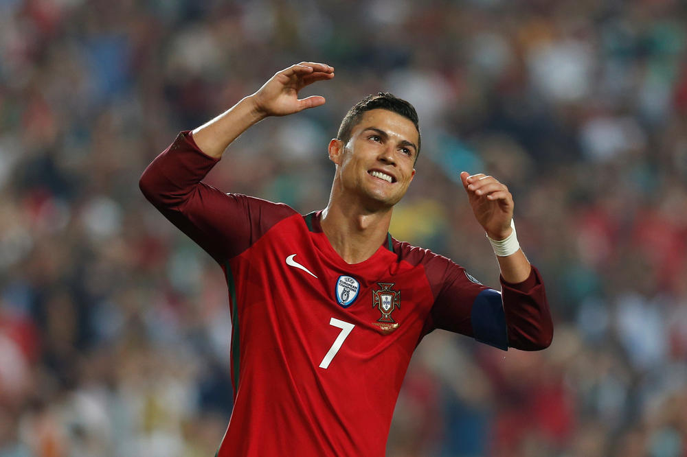 (FOTO) OVO MOŽE SAMO SRBIN: Ronaldo se obraćao fanovima, a onda je usledio šok
