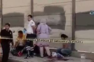 (VIDEO) PUCNJAVA PORED ŠKOLE U ISTANBULU: Zbog neuzvraćene ljubavi ubio bivšu devojku, ranio dvoje, pa pokušao da preseče vene