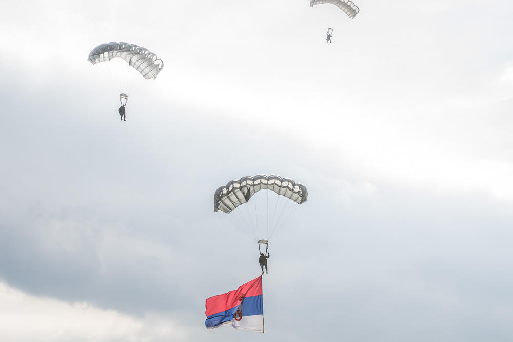 NA POZIV SRPSKE VLADE: Srpski i američki padobranci u zajedničkim vojnim vežbama