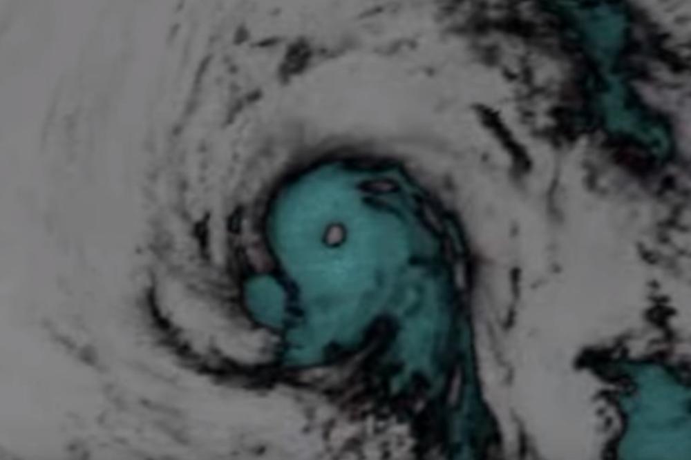 (VIDEO) UDAR OFELIJE NA CRNU GODIŠNJICU: Uragan juri ka Evropi, prešao u 3. kategoriju!