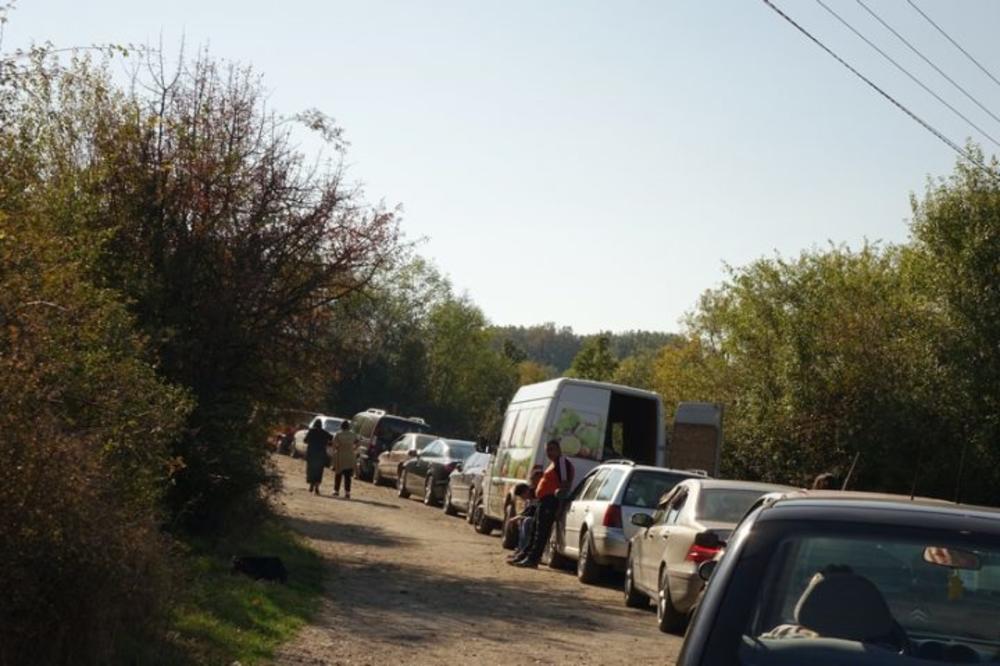 SRPSKA BABA VANGA : Malo selo na jugu Srbije opsedaju i Srbi i Bugari, čekaju po tri dana da ih proročica primi