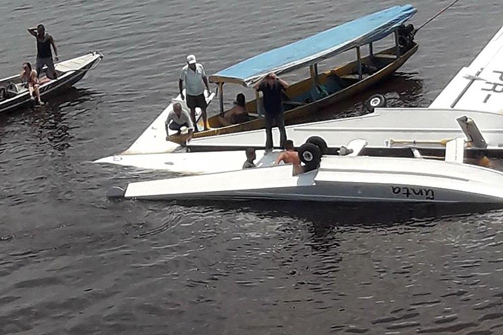 (FOTO, VIDEO) JEZIVI SNIMCI SPASAVANJA PUTNIKA: Avion Grinpisa srušio se usred Amazonije, jedan poginuo!