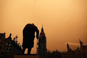 (FOTO) OVO NISU SCENE IZ POBESNELOG MAKSA, OVAKO IZGLEDA LONDON: Evo zašto je nebo nad britanskom prestonicom požutelo