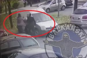 (VIDEO) ZABELEŽEN NAPAD DELIJA NA MARINCE: Krenula je tuča 2 na 2, a onda je uletela bulumenta navijača Zvezde i nastao je užas