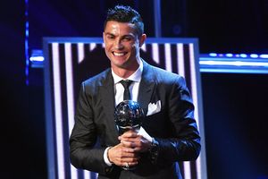 (VIDEO, FOTO) PORTUGALAC ISPRED MESIJA I NEJMARA: Ronaldo najbolji fudbaler sveta, čak 5 igrača Reala u idelanom timu!