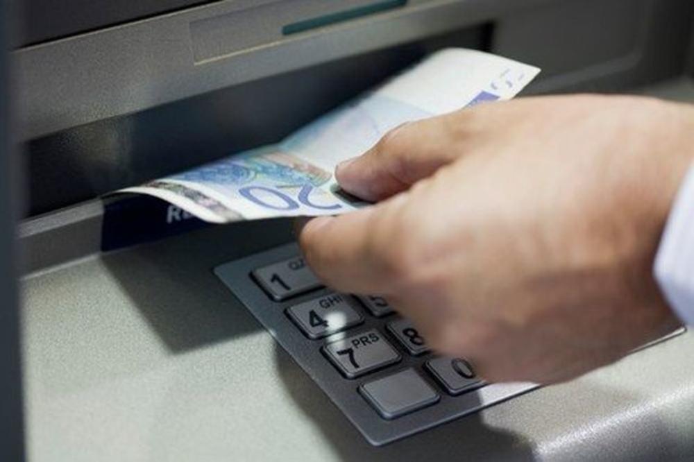 SPREČENA VELIKA PLJAČKA: Bugari krali podatke sa kartica, na četiri bankomata pronađeni skimeri!