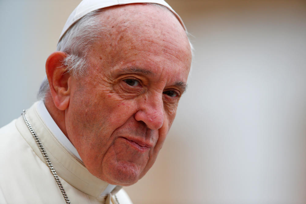 PAPA ZATAŠKAO SILOVANJE? AP: Šef Vatikana primio pismo žrtve zlostavljanja i ćutao o tome