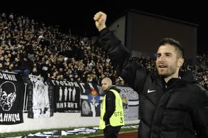 (KURIR TV) GROBARI U TRANSU: Pogledajte slavlje fudbalera Partizana i navijača posle pobede nad Skenderbegom