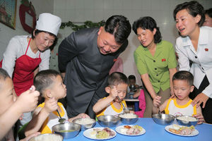 (FOTO) ŠOKANTNI PODACI! EVO KAKVE UŽASNE STVARI JEDU U SEVERNOJ KOREJI: Za siromašne veštačko meso, pica samo za bogataše!