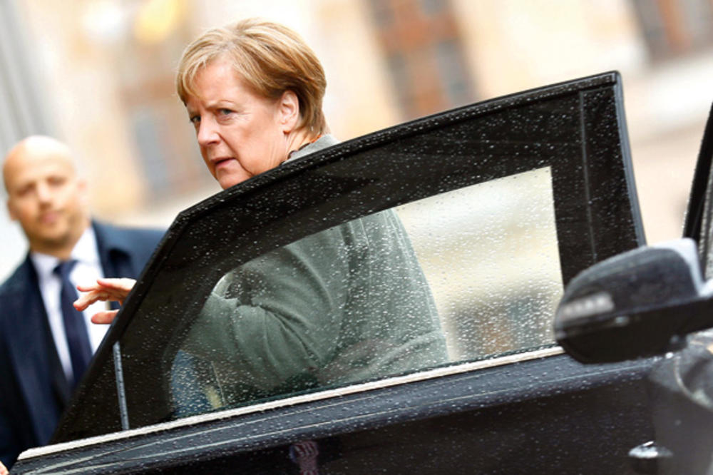 KANCELARKA U PROBLEMU: Podrška Merkelovoj nikad manja