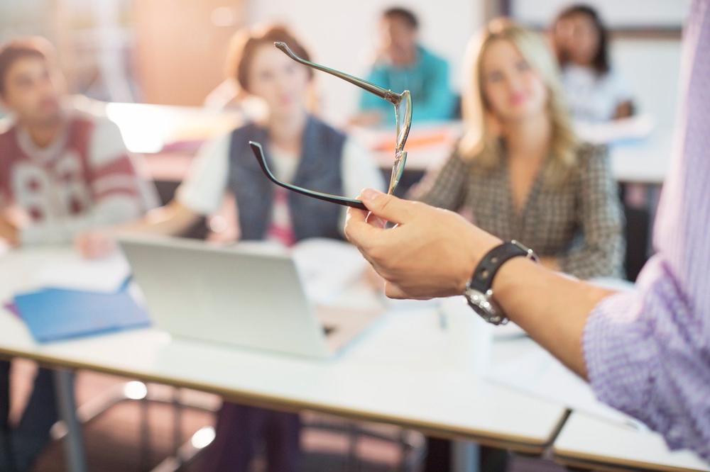 NOVI SKANDAL DRMA HRVATSKU: Profesor 17 godina radio u dve škole sa lažnom diplomom, a pre 8 godina se proslavio kada je jednog učenika hrabro spasao!