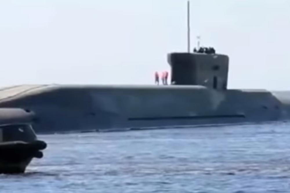 (VIDEO) NIJE NI PORINUTA, A VEĆ IZAZIVA STRAH: Ruska podmornica je nevidljiva, i pretvara neprijatelje u radioaktivni pepeo!