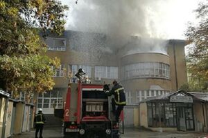 GORI FAKULTET U CENTRU SKOPLJA: Požar lokalizovan, vatra i dalje tinja