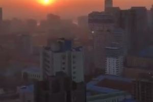 (VIDEO) OVAKO IZGLEDA JUTRO U PJONGJANGU: Građane bude sirene za vazdušnu opasnost