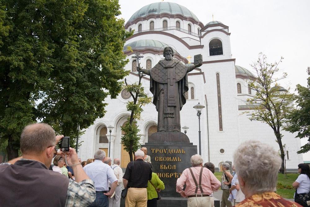 HRVATI I SLOVENCI NAM KRADU TURISTE: Nečuvena otimačina i to usred Beograda!