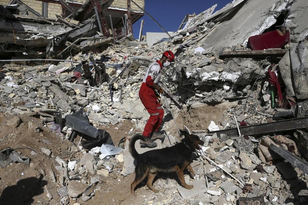 UŽAS U IRANU: Najmanje 530 mrtvih u zemljotresu, obustavljene operacije spasavanja