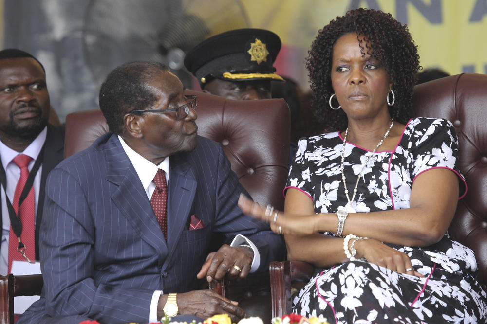 (VIDEO) PREOKRET U ZIMBABVEU: Mugabeu žena došla glave! Vojni udar zbog 40 godina mlađe supruge Grejs?!