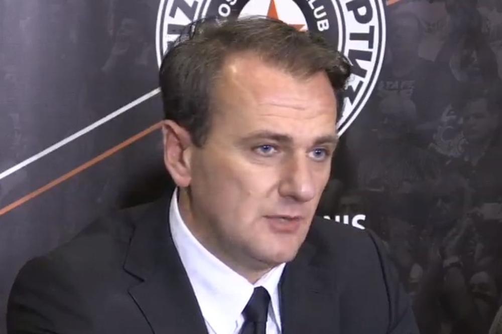 (KURIR TV) Vanredna konferencija KK Partizan: Trener Miroslav Nikolić ima podršku kluba! Zagorac još nije potpisao