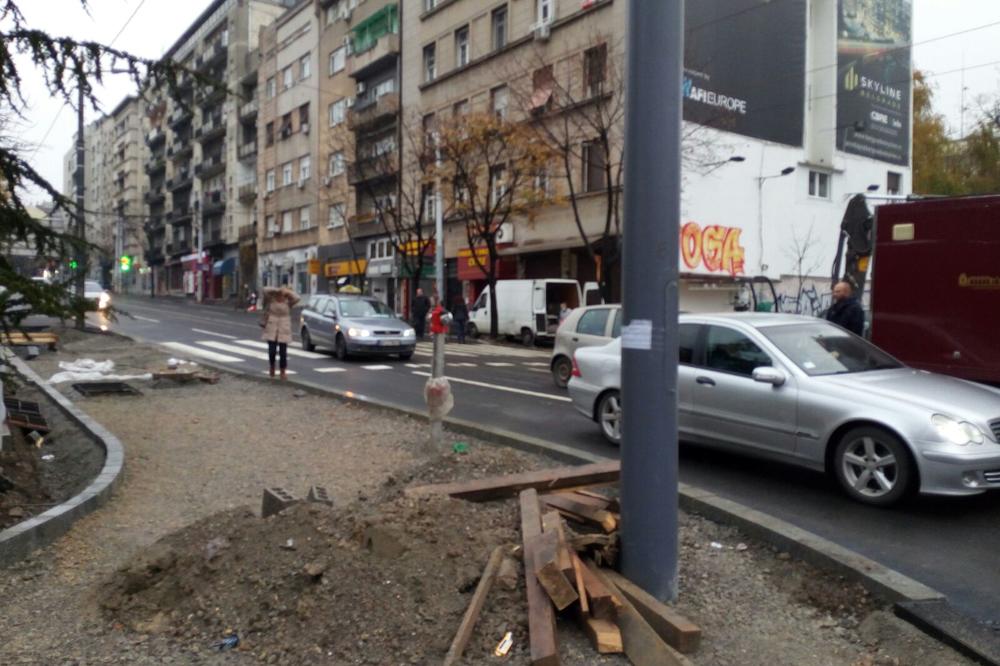(FOTO) KRUŽNI TOK NA SLAVIJI RADI, ALI ZA PEŠAKE I DALJE JE PAKAO: Beograđani potpuno zbunjeni, pešački prelaz jutros pronašli na drugom mestu!
