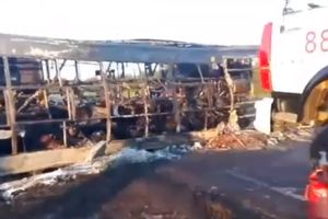 (VIDEO) TRAGEDIJA U RUSIJI: U sudaru kamiona i autobusa poginulo 14 ljudi