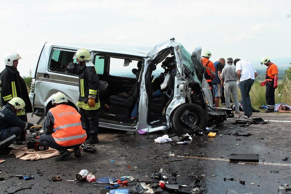 STRAVIČAN UDES U BUGARSKOJ:  U sudaru minibusa i kamiona devetoro mrtvih