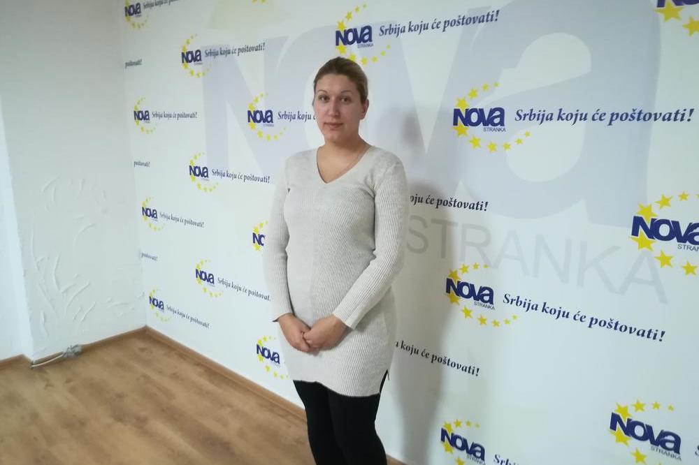 ODBORNICI NOVE STRANKE IZ PEĆINACA OBIJENA KUĆA, MUŽU PREĆENO PIŠTOLJEM: Jelena Grujić sa porodicom doživela stravičan stres, policija nije reagovala
