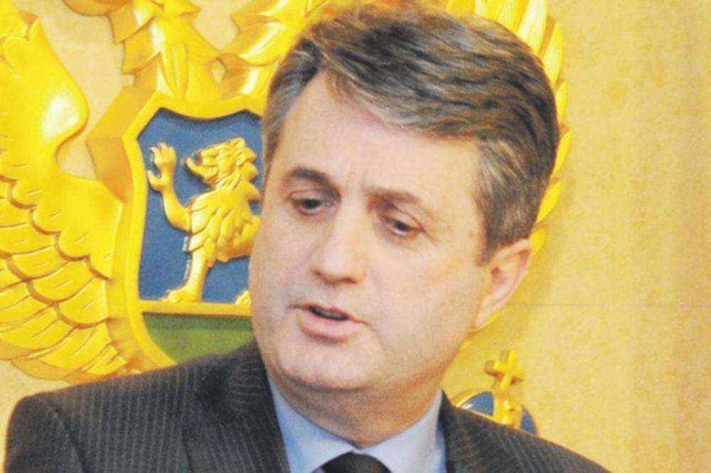 SVEŠTENICI SPC NA UDARU CRNOGORSKE POLICIJE: Ministar Nuhodžić tvrdi da podstiču proteste i preti hapšenjima