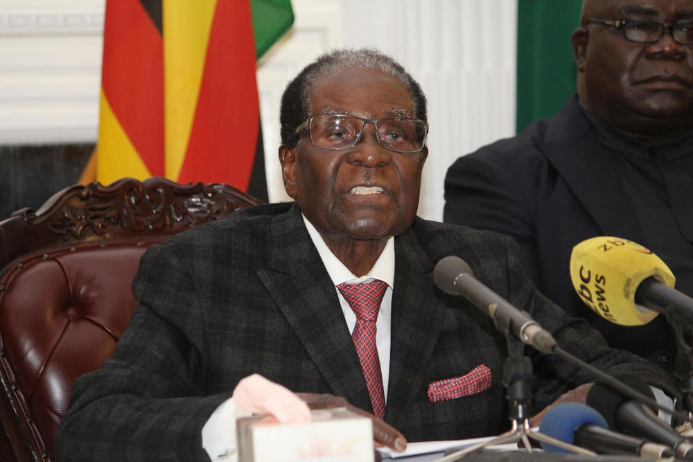 STARI LIDER OSTAO USAMLJEN: Mugabeu na sednicu došlo samo 5 ministara, ostalih 17 ga smenjuje