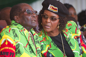 ZNAJU DA JE KRAJ: Bračni  par Mugabe u depresiji, bivši predsednik bi da beži, ali bahatoj ženi hoće da sude