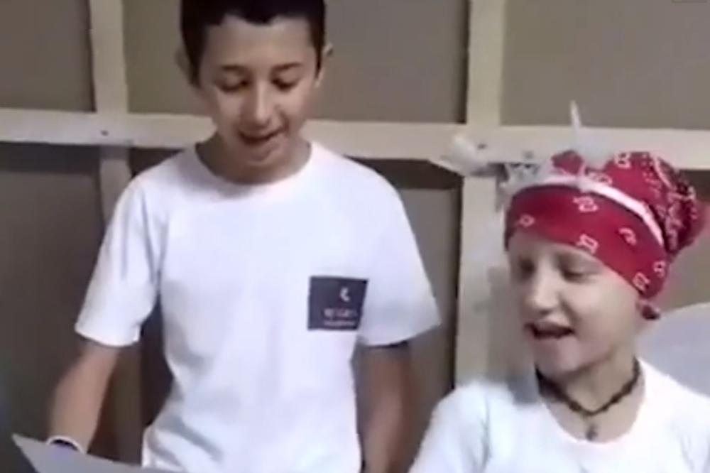 (VIDEO) PODRŠKA CRNO-BELIMA: Deca izbeglice iz kampa u Pirotu iako ne znaju srpski naučila himnu Partizana