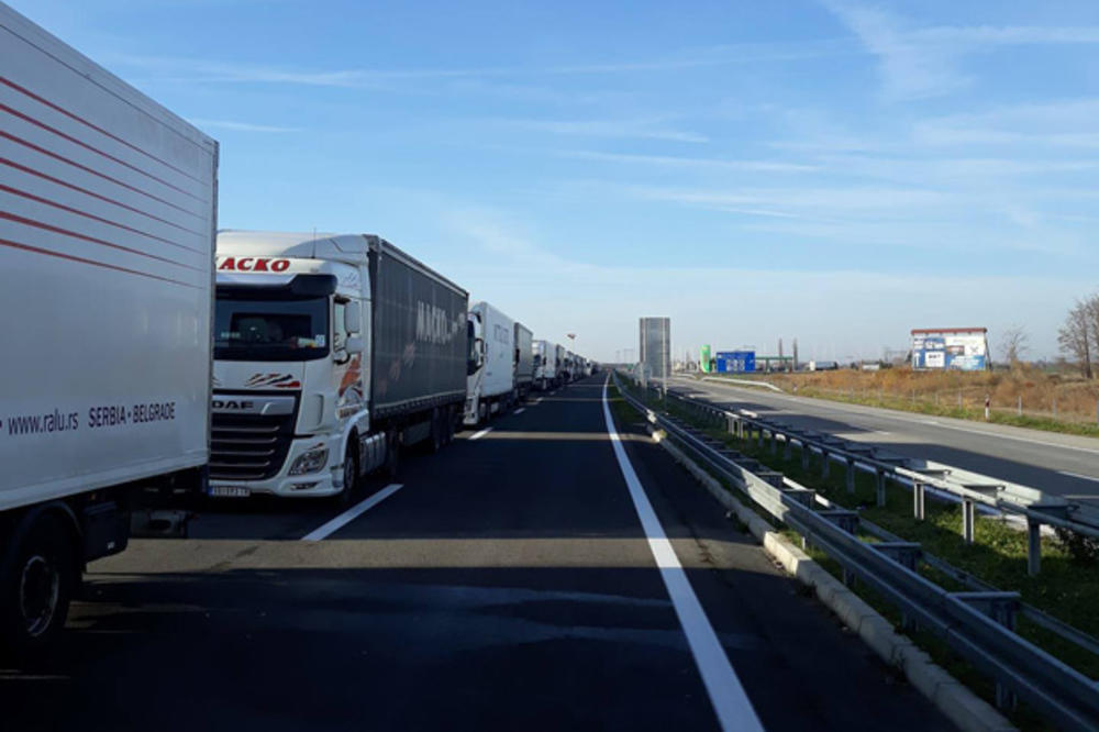 AMSS: Saobraćaj umeren, kamioni na granici sa Madjarskom čekaju tri sata