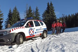SPASENA DVA RUSA KOD IVANJICE: Gorska služba ih izvukla na sigurno iz vozila koje je ostalo zavejano na lokalnom putu
