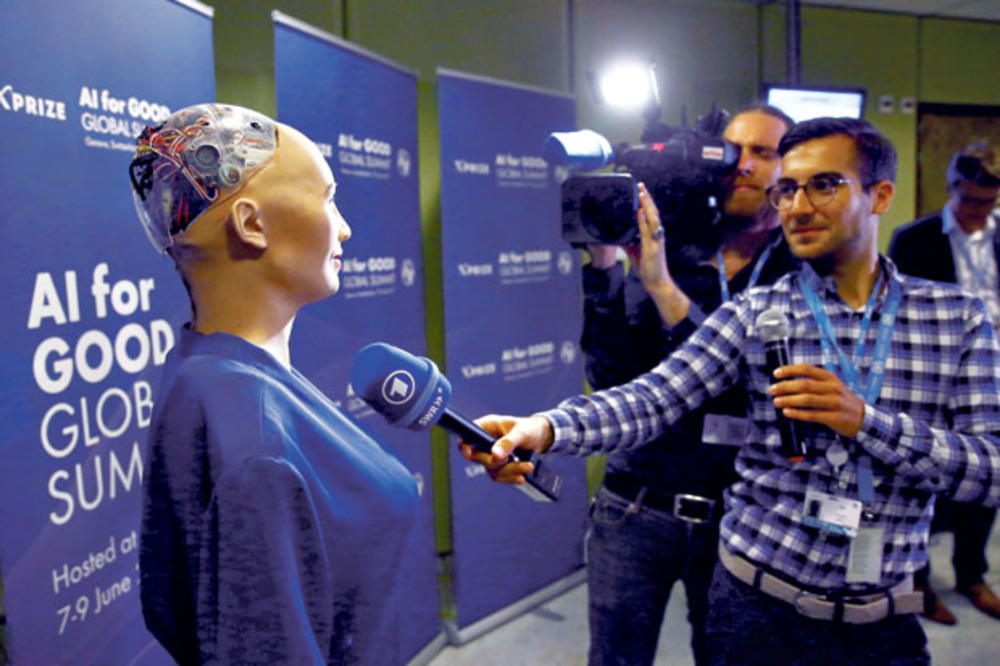 (VIDEO) RAZVOJ VEŠTAČKE LIČNOSTI: Robot Sofija progovorila o porodici i budućnosti robotike