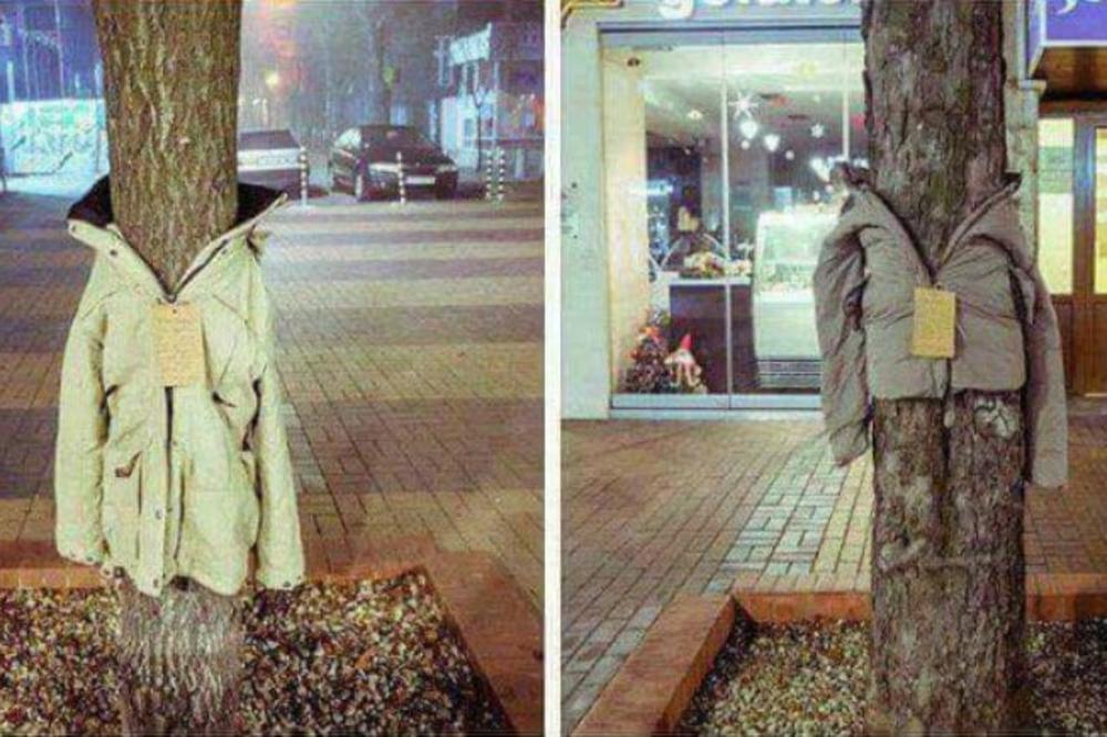 HUMANITARNA AKCIJA U SKOPLJU: Zakačite jaknu na drvo i pomozite nekom da preživi zimu!