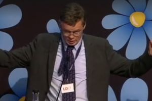 (VIDEO) ŠVEDSKI POLITIČAR ŠOKIRAO RASISTIČKOM IZJAVOM: Muslimani nisu baš 100 odsto ljudi!