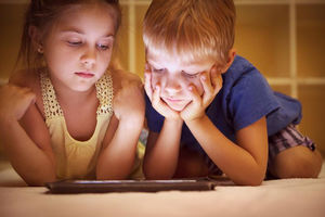 RODITELJI U STRAHU: Više ne možemo da pratimo šta sve deca gledaju na Internetu