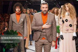 (FOTO) BARON FASCINIRAO PATRICIJU GUČI: Poznati kreator oduševio sve na Serbian Fashion Week!