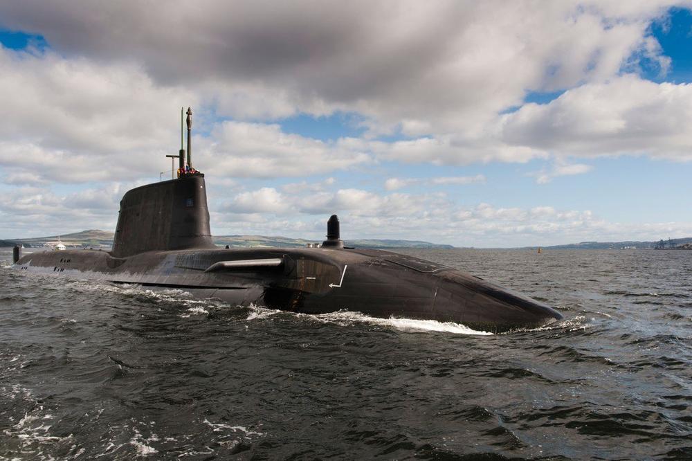 PANIKA U PERSIJSKOM ZALIVU: Velika Britanija šalje nuklearnu podmornicu zbog Irana