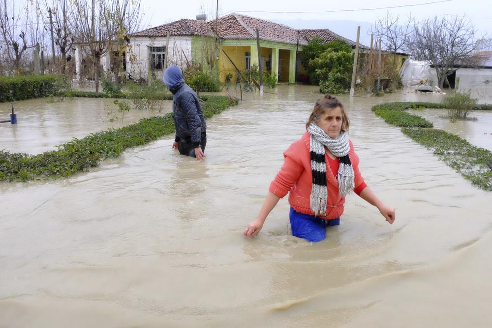 (FOTO) ALBANIJA POTOPLJENA: Sve je pod vodom, 23.000 ljudi bez struje!