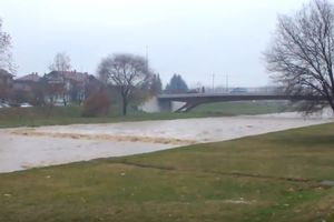 UKINUTA VANREDNA SITUACIJA U VLASOTINCU I OKOLINI: Obilne padavine napravile haos na jugu Srbije, oštećeni putevi!
